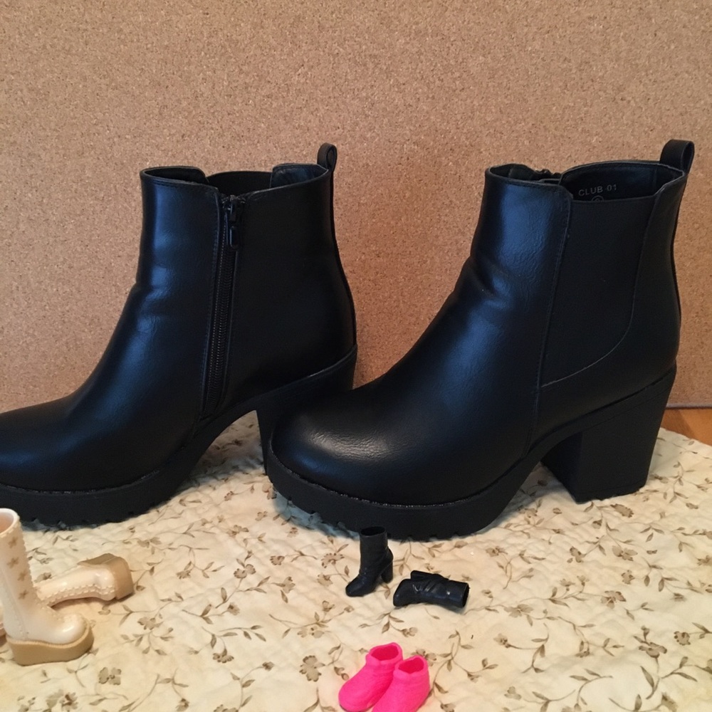 Chunky boots man made material